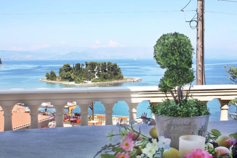 Pontikonisi Hotel & Suites Perama  Exterior photo